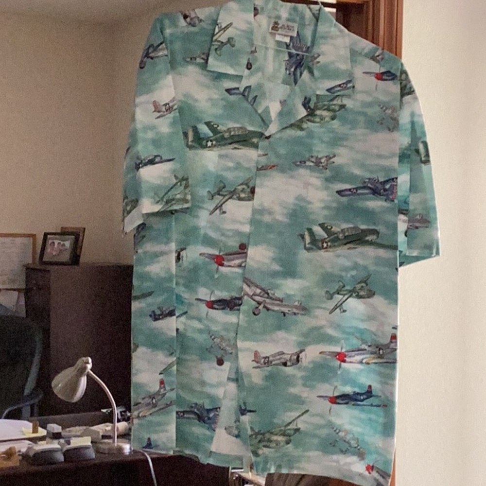 Mens Hawaiian Aircraft shirt sz XL. Great aviation gift Father’s Day….